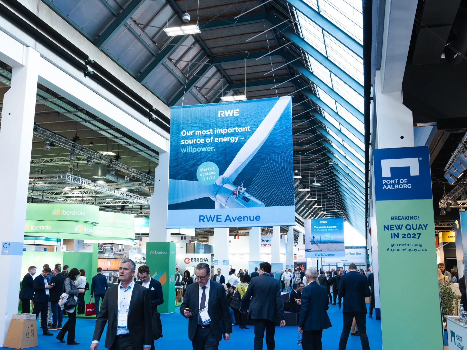 Wind Europe kongres i Bella Center med store bannere og udstillinger.