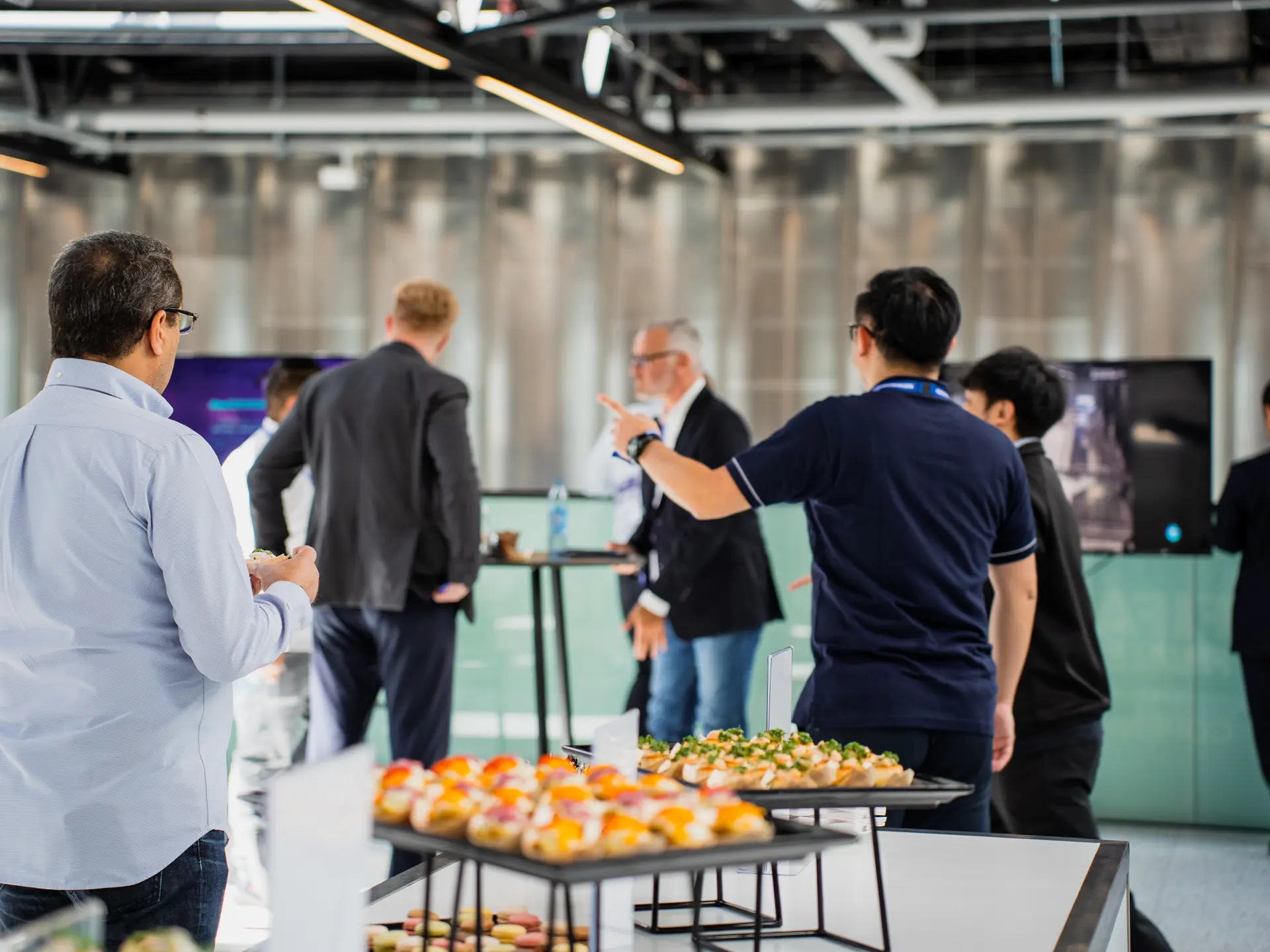 Netværksområde med gæster under event i Bella Center.