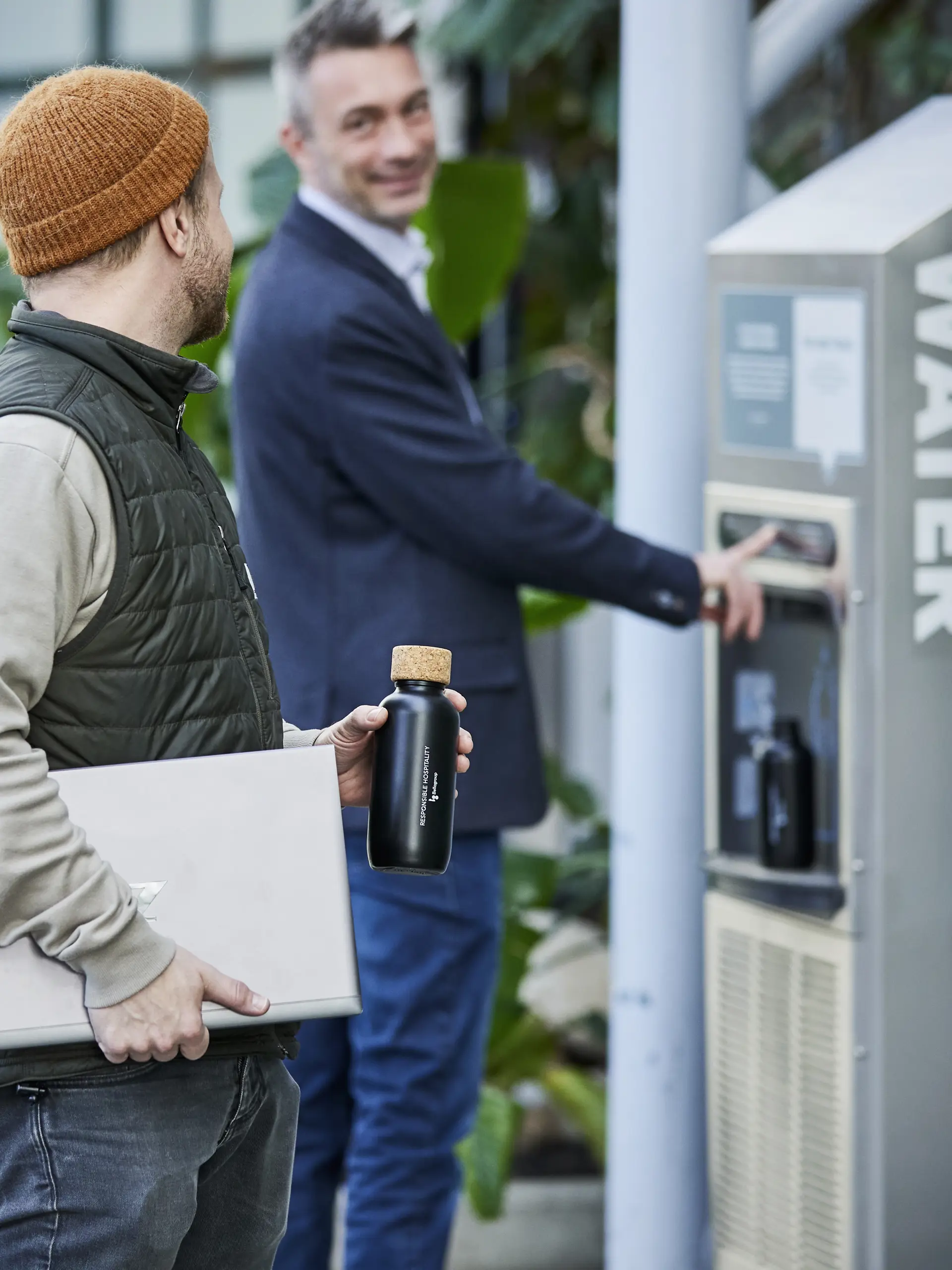 Medarbejdere i Bella Center bruger station med postevand for at minimere forbruget af plastikflasker.