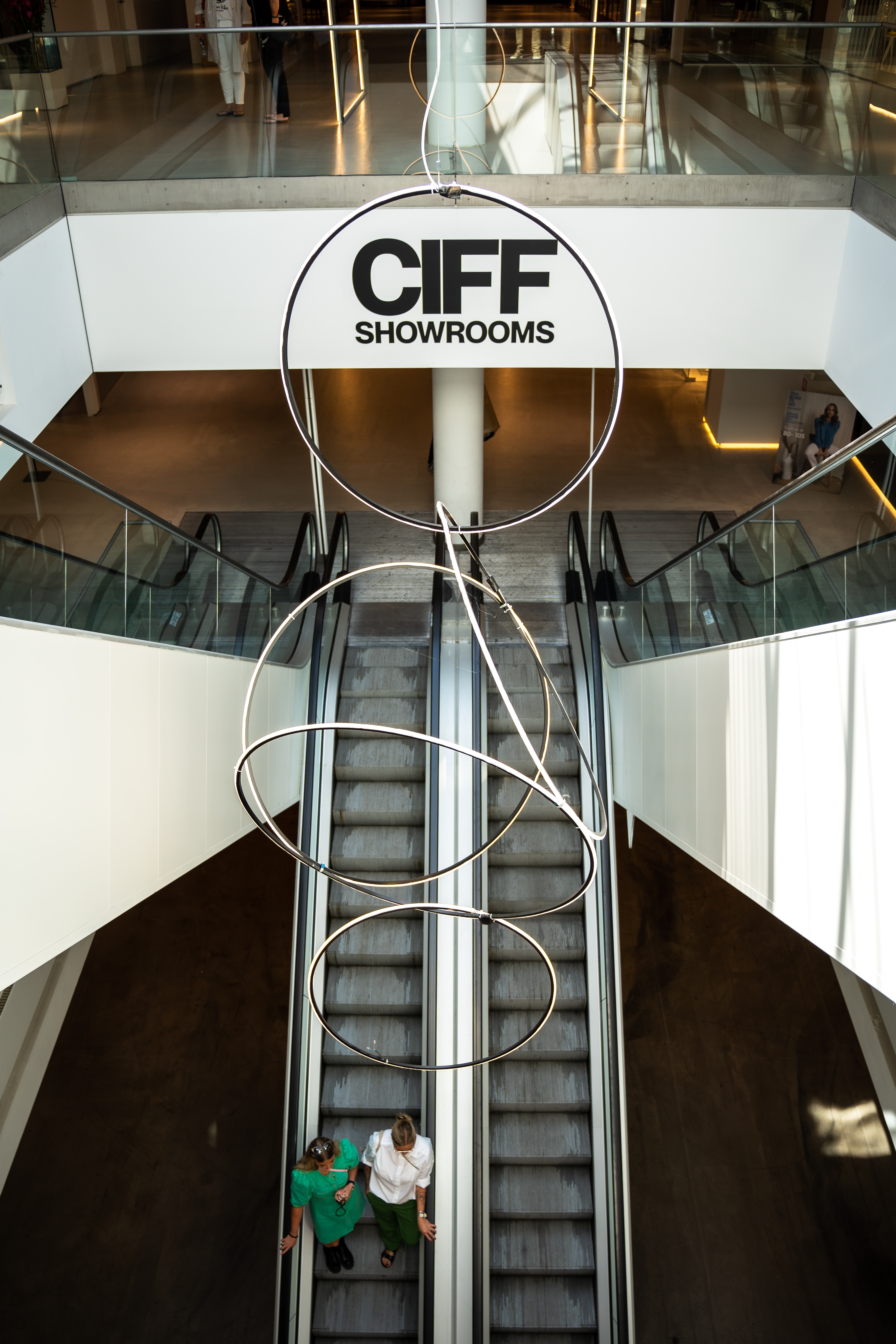 Rulletrappen med udsmykning, der fører til CIFF Showrooms.