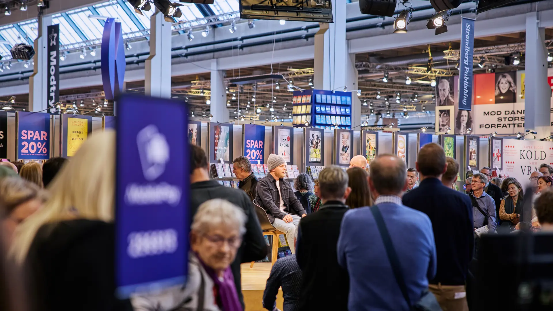 Publikum deltager i messe med stande og foredrag i Bella Center