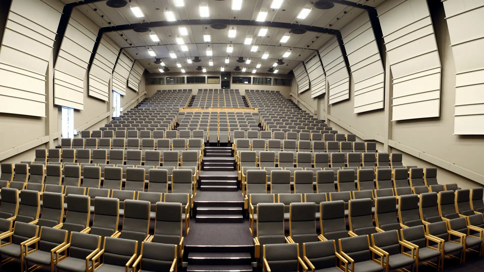 Event i Auditorium 15, Bella Center, Danmark – fleksibelt auditorium med komfortabel indretning.