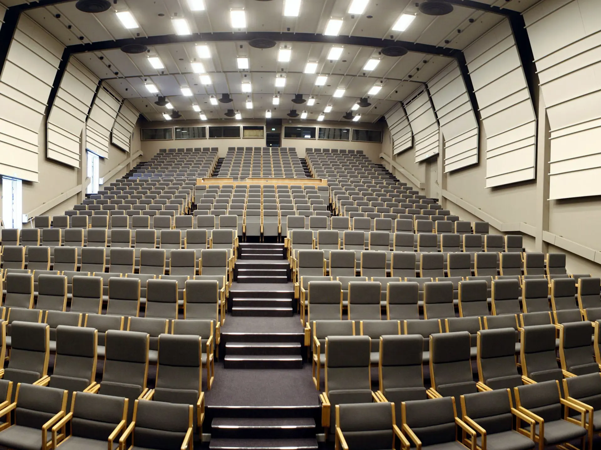 Event i Auditorium 15, Bella Center, Danmark – fleksibelt auditorium med komfortabel indretning.