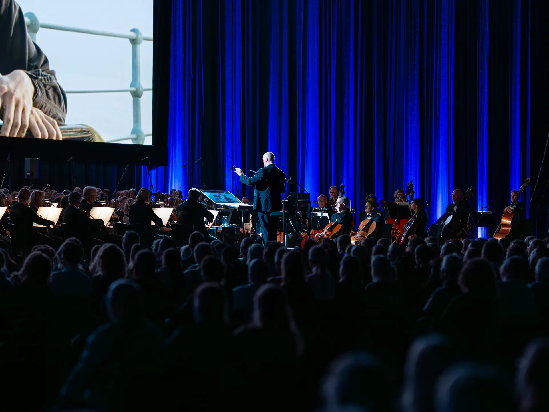 Klassisk filmkoncert med orkester og publikum i Bella Center.