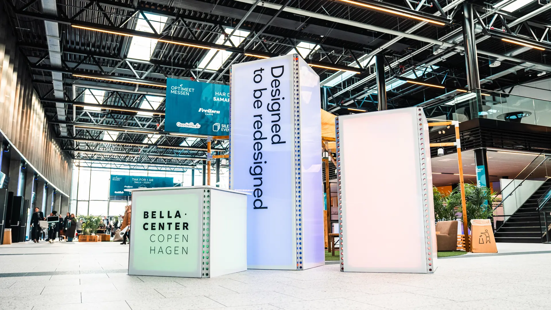 Lys og moderne indgangsområde til events i Bella Center.